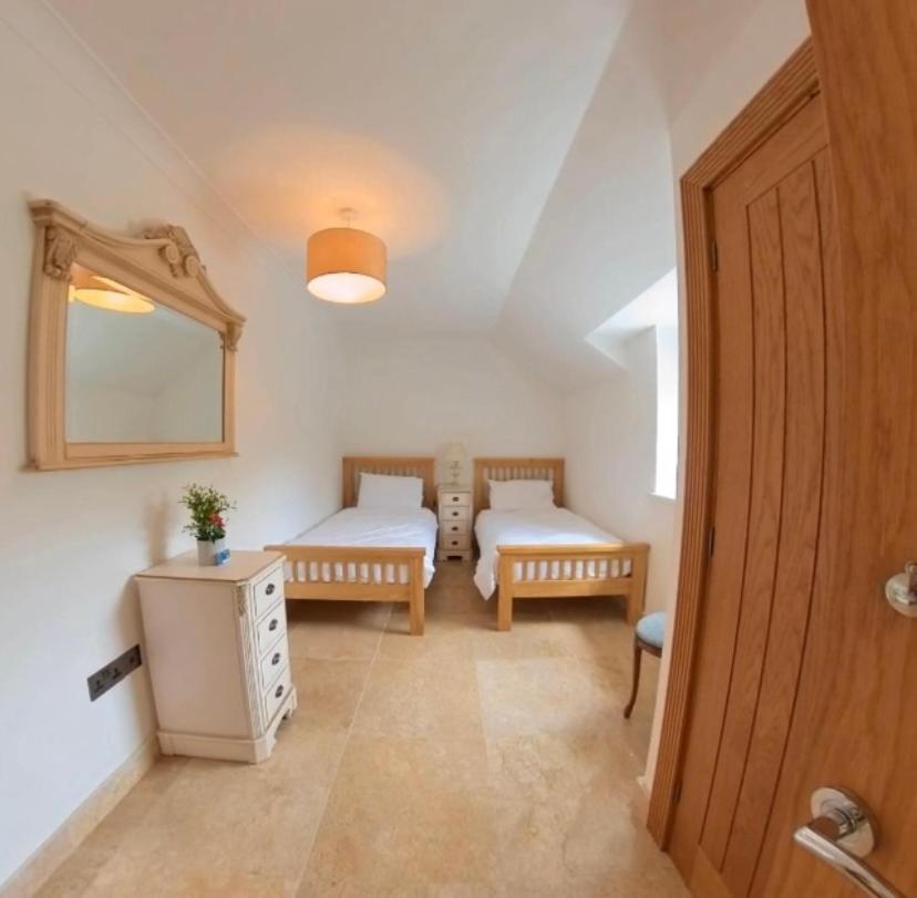 Rowan House Bed Breakfast Main House & Self Contained Self Catering Apartment Cymmer Exterior photo